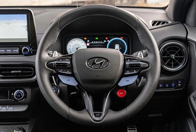 N Steering wheel with paddle shifters