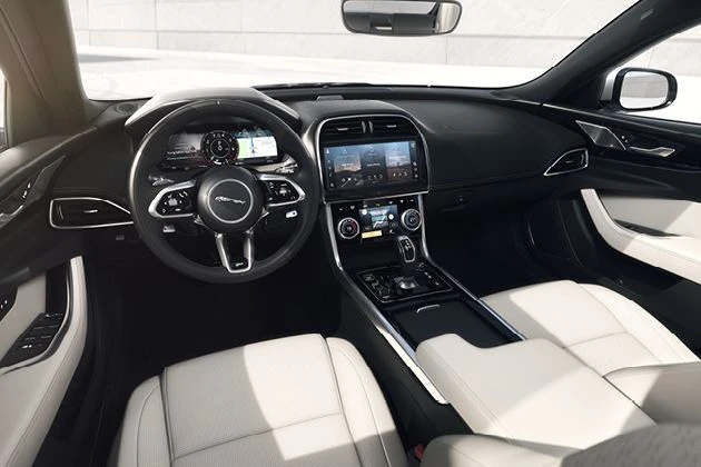 Sleek and elegant, LED headlights with signature DRL and Animated Directional Indicators are standard