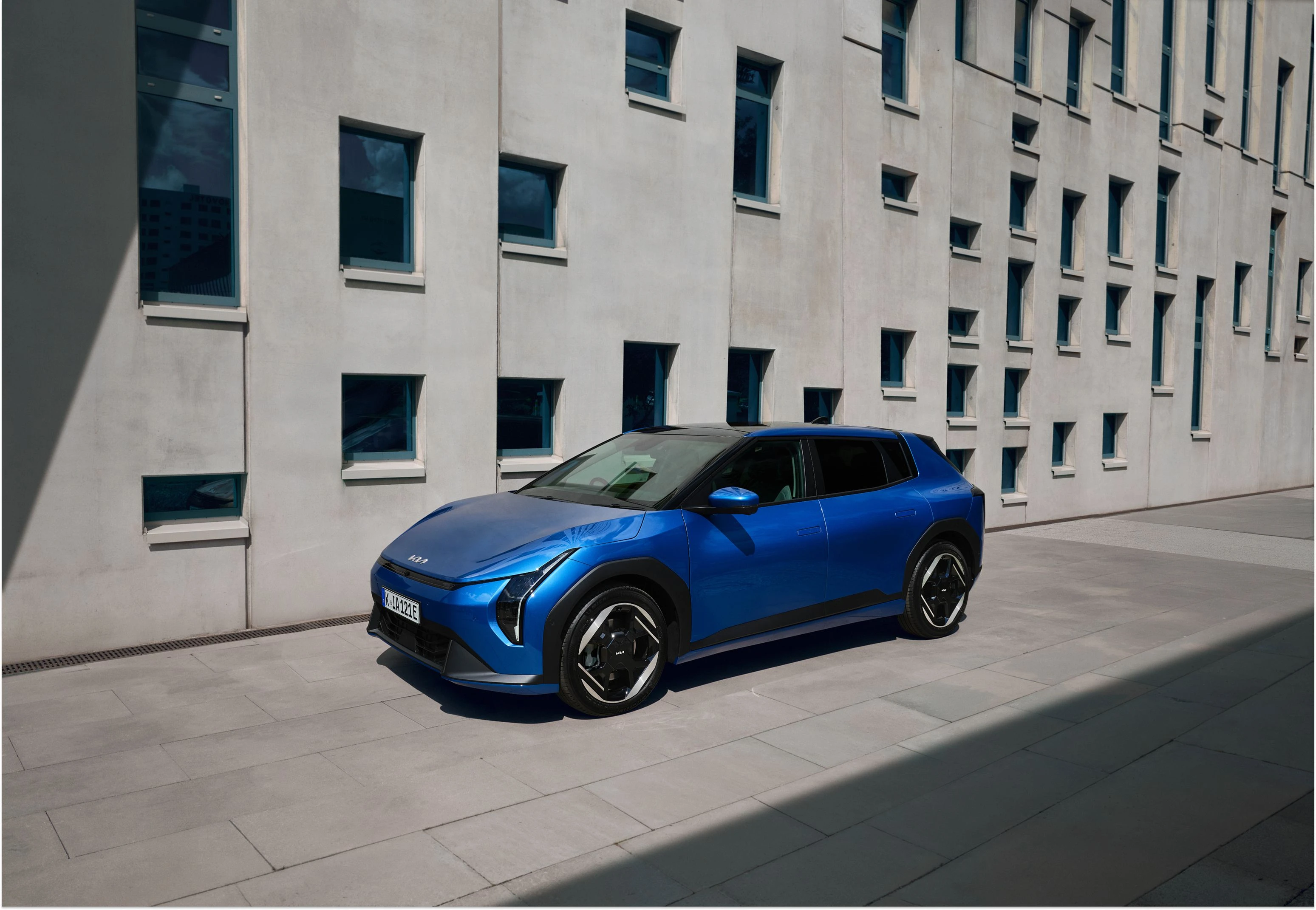 Fully electric vehicle