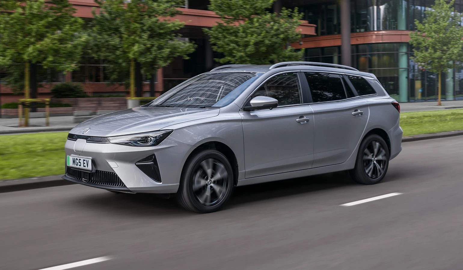 MG5 EV long range