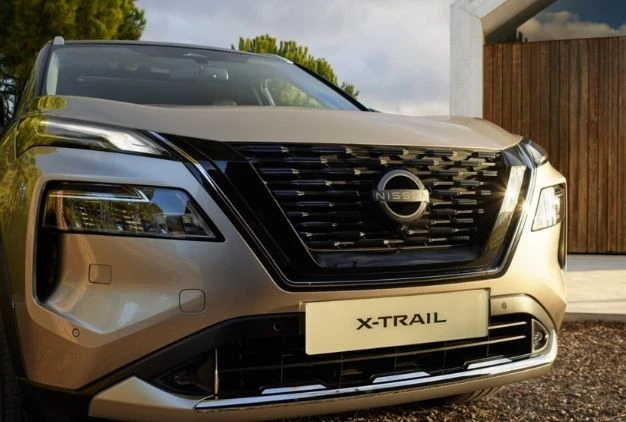 Park more easily with a 360 view of the area around your car