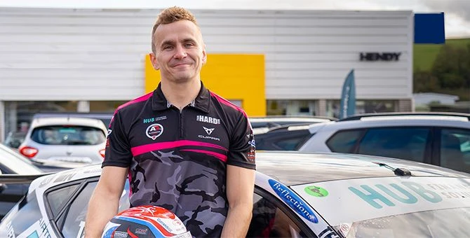 Hendy Group renews BTCC partnership with Irish ace Árón Taylor-Smith | January 2022