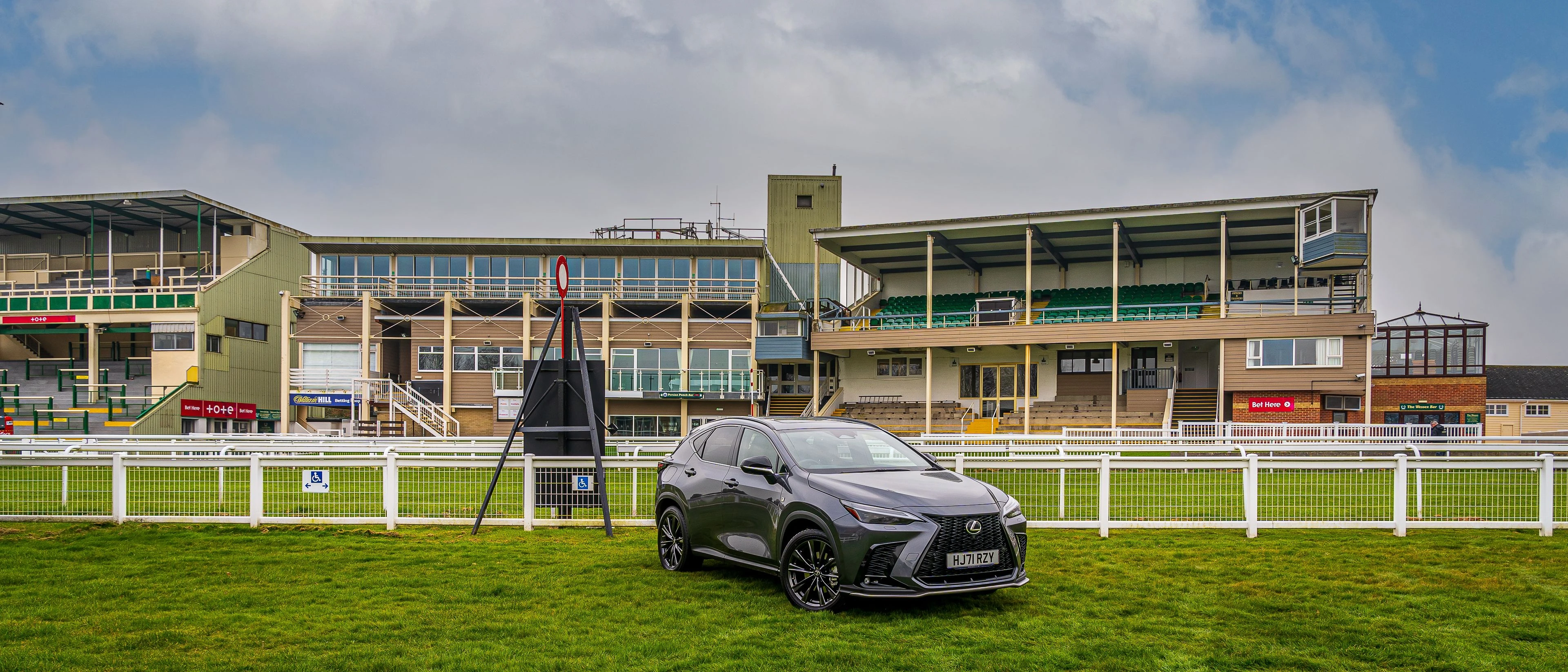 Salisbury Racecourse news - Lexus