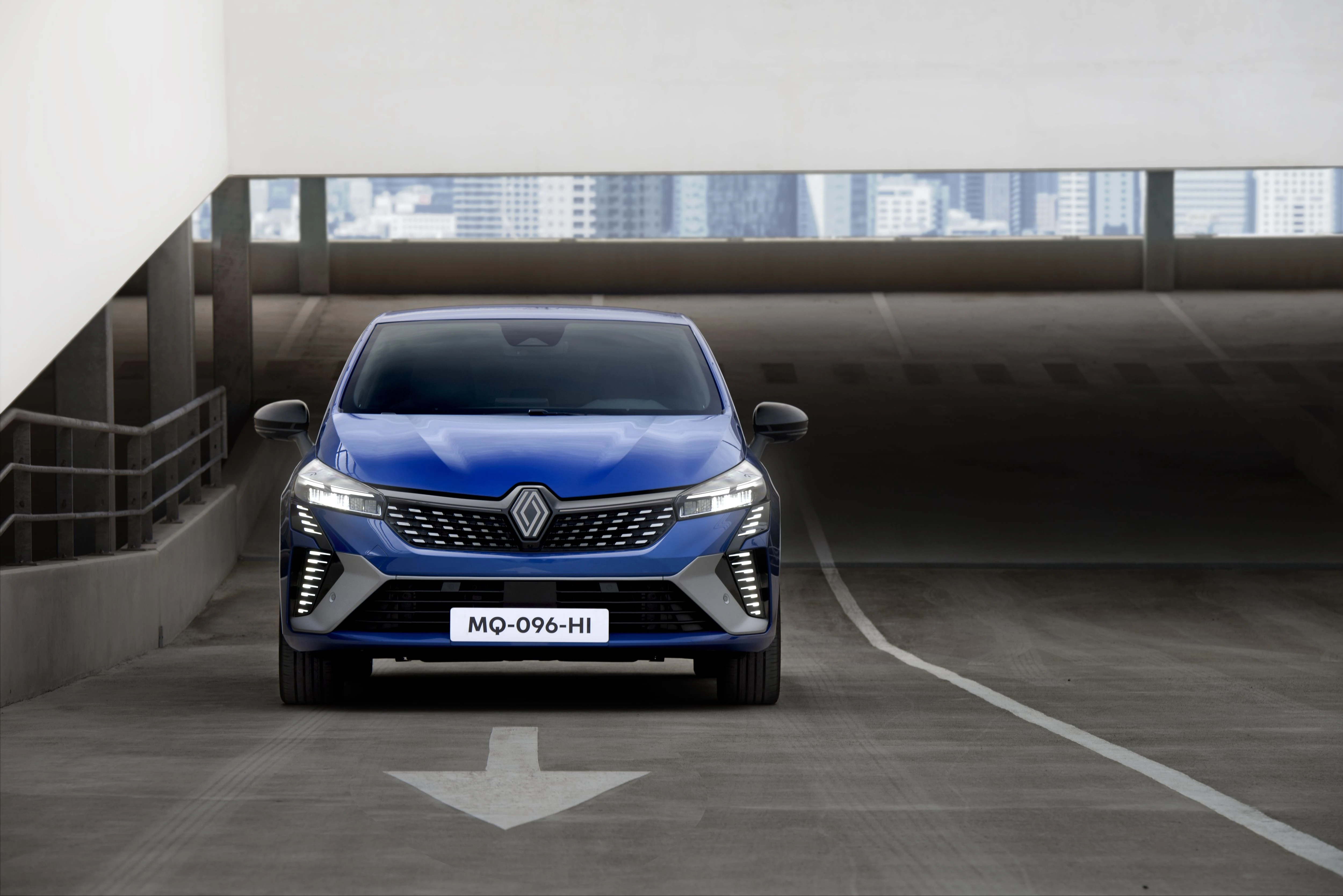 Order books open for facelifted Renault Clio E-Tech