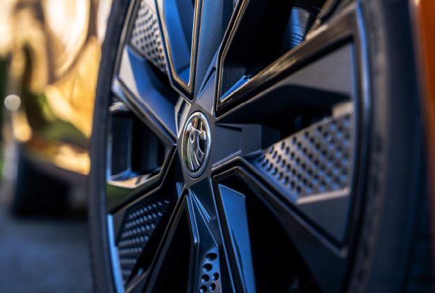 16” Proxima black metallic painted alloy wheels